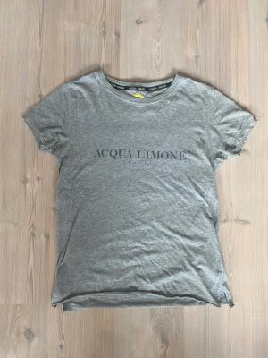 Acqua Limone T-shirt  - Grå Acqua Limone T-shirt. 