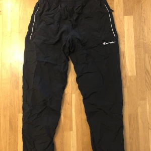 Champion vindbyxor - Champion byxor i bra skick!