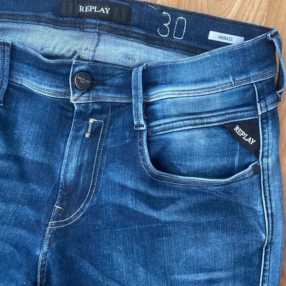 Replay jeans anbass, Dem sitter bra och är strechiga, dem är dock för små för mig, dem är ganska skinny, storlek 30. Jeans & Byxor.