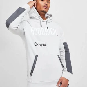 Hoodrich Aspire hoodie - Storlek M men passar mig bra som har XS/S, lite oversiced men inte jätte. Inga fläckar och använd få gånger. Säljs inte längre. Köpte den för 850 kr.