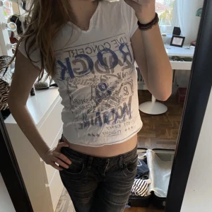 Zadig o Voltaire t-shirt  - Säljer denna super fina Zadig t-shirten (inte min bild)💘 säljer då den inte kommer till användning! Kommer ej ihåg storleken på den men den passar mig som bär storlek xs😇den är aldrig använd! Ingen skada. kontakta för fler funderingar!