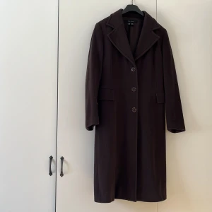 Kappa från zara  - En kappa från zara storlek M färg brun