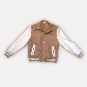 Zara jacka - tjo! säljer min zara jacka i storlek S. säljer den då jag redan haft den ett tag och rensar garderoben till våren nu! (7,5/10)