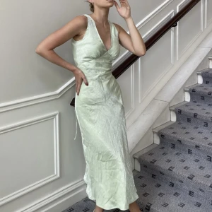 LA vintage maxi dress - En jättefin somrig maxi klänning från det danska märket ITS MAY! 🌼Endast använd en gång, nyskick, säljer då jag inte har något tillfälle att använda den - hör av dig om du har frågor! Priset kan diskuteras 💖Ordinarie pris: 959kr 