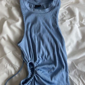 söt topp - TRYCK EJ PÅ KÖP NU!! söt topp ifrån gina tricot. Skriv för mer bilder eller frågor!