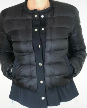 Maje jacka  - Maje jacka i storlek 38 (M) , men passar mer som 36(S)❤️ använt några gånger men finns inga defekter 💕  kan frakta eller mötas upp om betalt innan behöver inte vara hela summan men hälften 💕