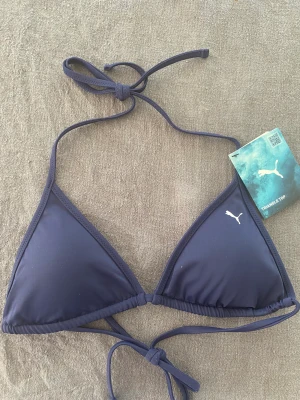 Bikini topp - Supersnygg och bekväm bikini topp från puma. Lappen kvar storlek M. Aldrig använd endast testad