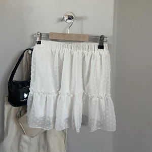 gullig kjol - gullig kjol, storlek s 💕