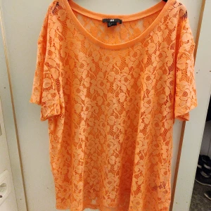 Oversized t-shirt - Overzides t-shirt som är see through. Storlek S. See