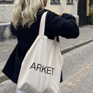 arket tygpåse - Jättefin tygväska från arket. Helt slutsåld! 