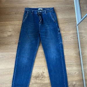 Cargobyxor  - Jättefina cargojeans som är aldrig använda, köptes ett par år sen! 