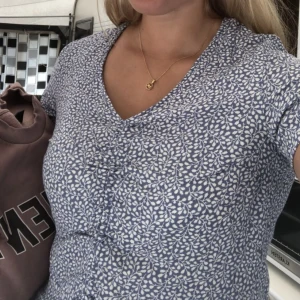 Topp - Topp från H&M, storlek 40. Justerbara ärmar. 