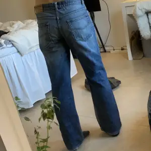 Min pappas gamla jeans, använda men bra skick. Lite slitna längst ner vid ena benet