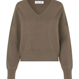 Tröja från Samsøe Samsøe - Beige/brun tröja från Samsøe Samsøe sparsamt använd. Stl L