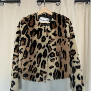 STAND studio - Otrolig leopardmönstrad STAND studio jacka strl s.