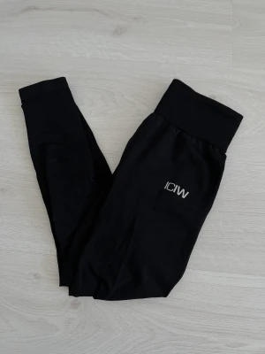 Tights från ICIW - Träningstights från ICIW. Endast använda en gång. I strl xs.
