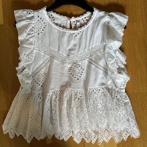 Topp - Såå fin vit blus/topp💓bud är bindande 