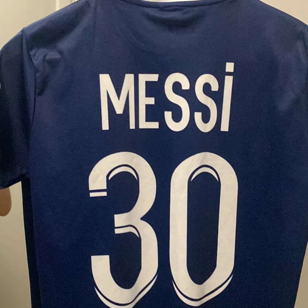 Messi 30, skön för kommande sommar. ☀️. T-shirts.