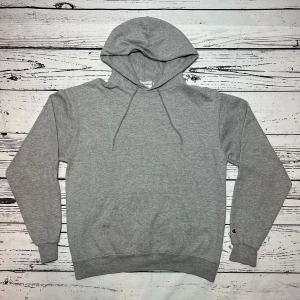 Champion Hoodie Grå (Jesus Culture) - Märke: Champion Typ: Hoodie Färg: Grå Kroppstyp: Unisex Skick: Mycket Bra   Sparande av miljö  30x  lägre utsläpp jämfört med ny vara Sparat vatten ca 3950 liter Sparat CO2 ca 6.8 kg