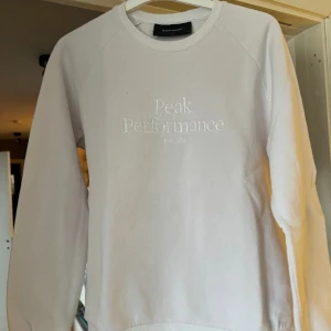 Sweatshirt  - Fin vit sweatshirt i stl M