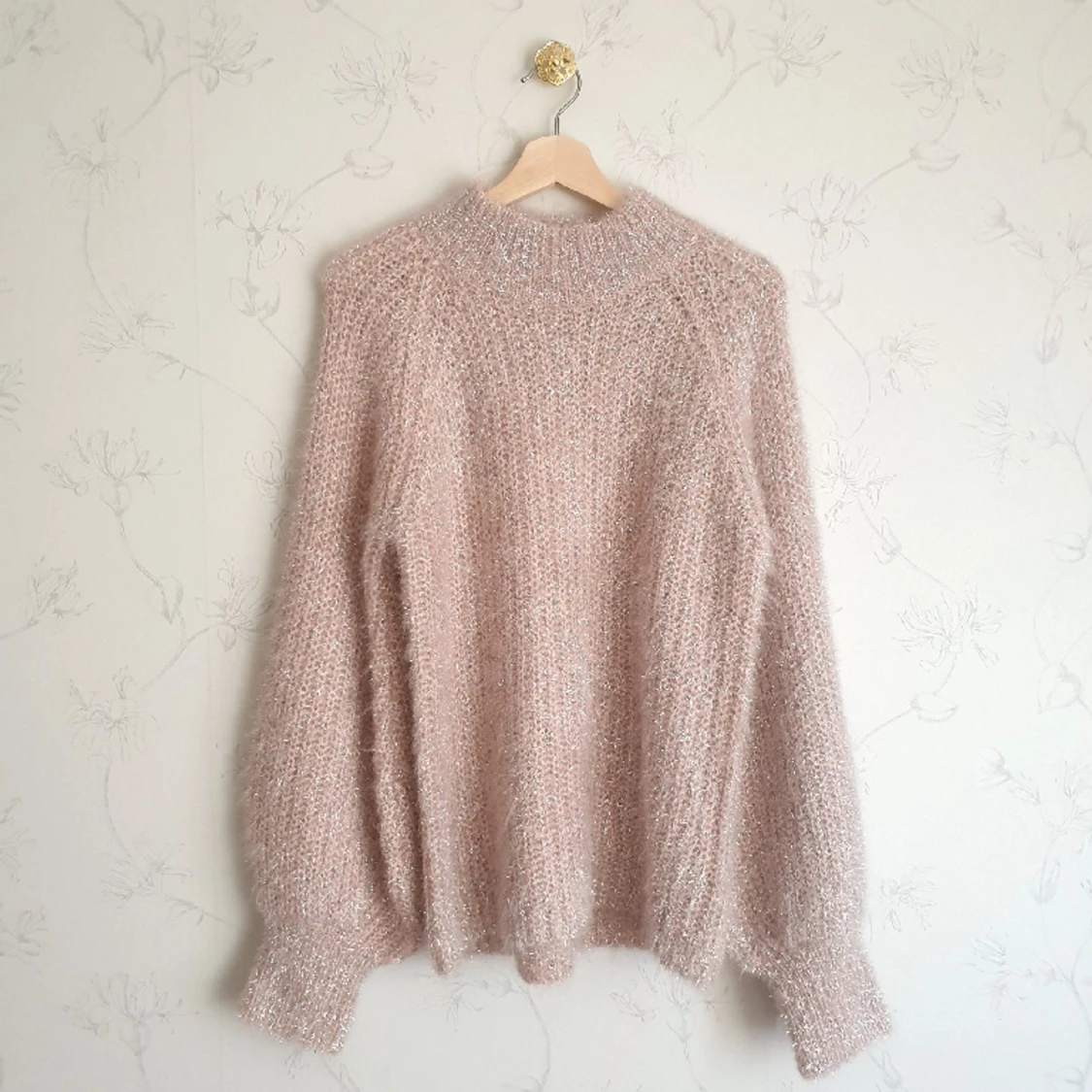 Glittrig rosa stickad tröja