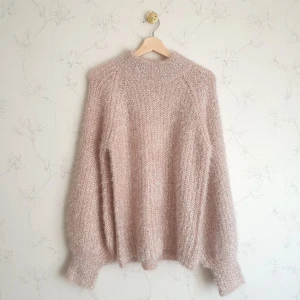 Glittrig rosa stickad tröja - Fler bilder och beskrivning kommer upp inom kort