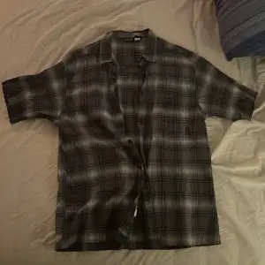 Patangonia tröja med knappar med vänster bröstficka  passar M/L lite oversized/baggy