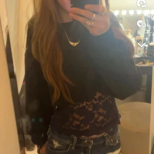 Spets topp - Supersnygg topp som man kan ha som på första bilden🫶🏻🫶🏻 pris går att diskutera!