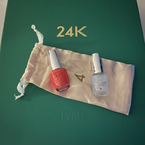 Nagellack OPI - Lucka 4 i Lykos 24K adventskalender, två lack från OPI.  Säljer pga att jag har nagelförlängning och därför inte kan använda dom.