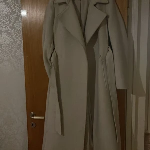 Kappa - En jättefin kappa från H&M och kommer inte längre till användning