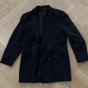 Kavaj - Så snygg oversize kavaj i superbra skick! Säljer då den inte används, pris kan diskuteras🎀