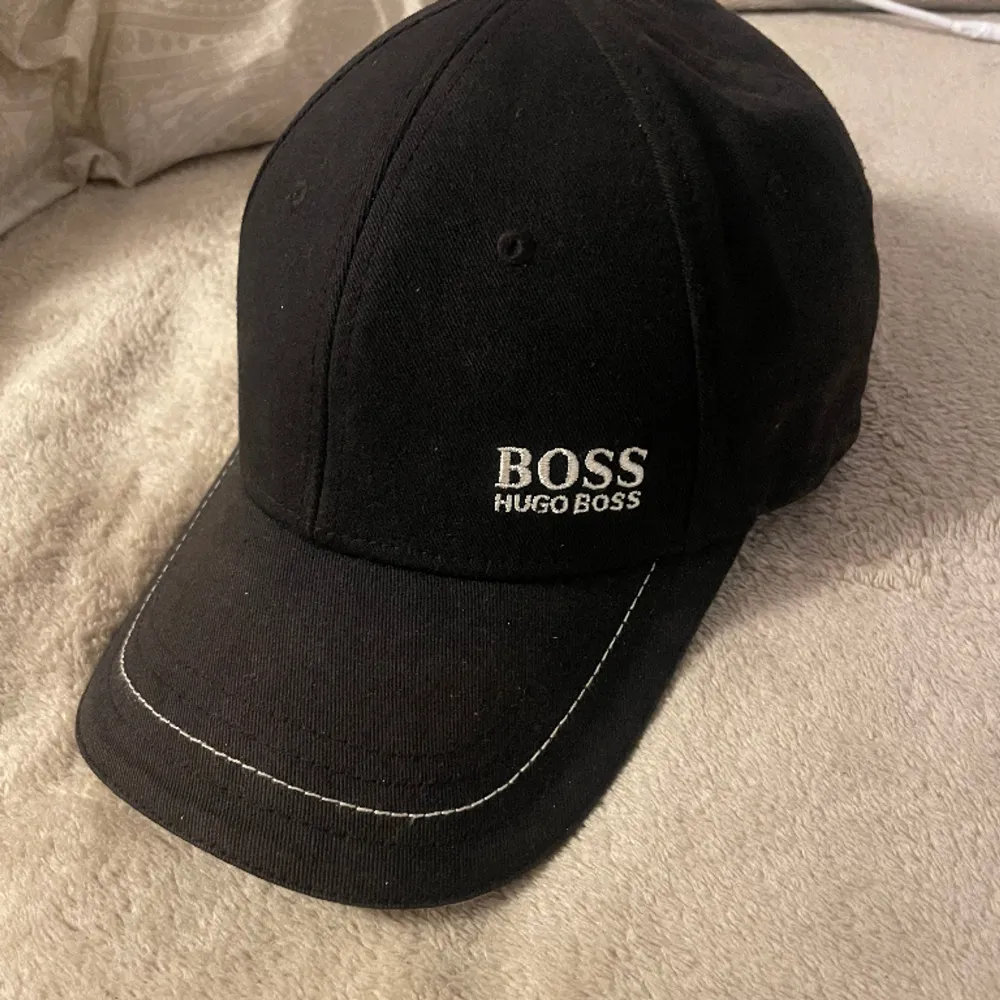 Svart Hugo boss keps. Bra skick. . Accessoarer.