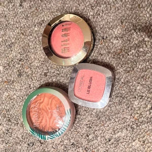 Blush smink - Säljer dessa blushes ingen av dem är använda. Säljer för 50kr styck eller 2 för 80kr eller alla för 120kr plus frakt. 