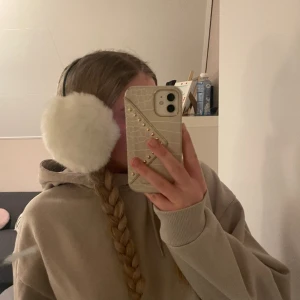 Öronmuffar - Vita Öronmuffar, en del använda men fint skick🤍