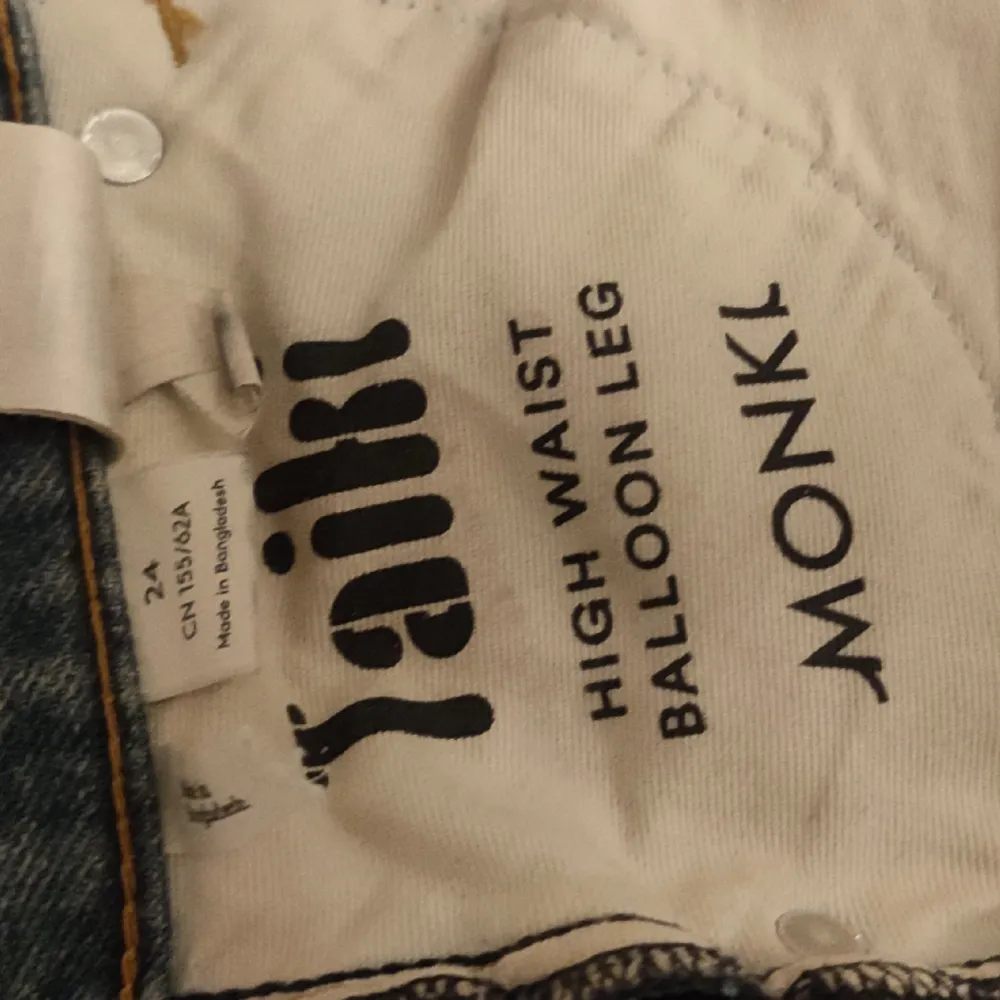 Säljer tyvärr ett av mina favoritjeans då jag växt ur dem. De är alltså egentligen lite mer loose än  bilden. Rejält 