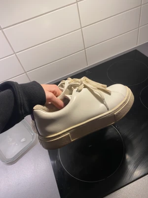 Eytys skor - Vita Eytys i gott skick. Storlek 36