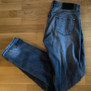 Hugo Boss jeans - Tuffa och snygga jeans från Hugo Boss. Riktigt snygg tvätt, hör av dig vid frågor!