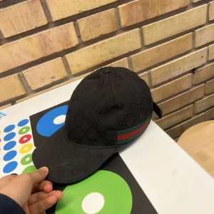 Gucci keps - Inte använt mycket, väldigt bra skick.