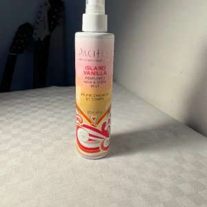 Island vanilla body mist - Body & hår mist från pacifica med söt vaniljdoft, 80-90 % kvar, svårt att avgöra💞