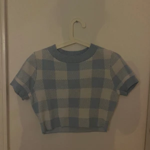 Stickad topp - Stockad topp från Hm. Aldrig använd 