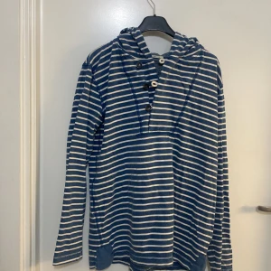 Luvtröja hoodie randig  - Hoodie randig fin kvalitet sparsamt använd 