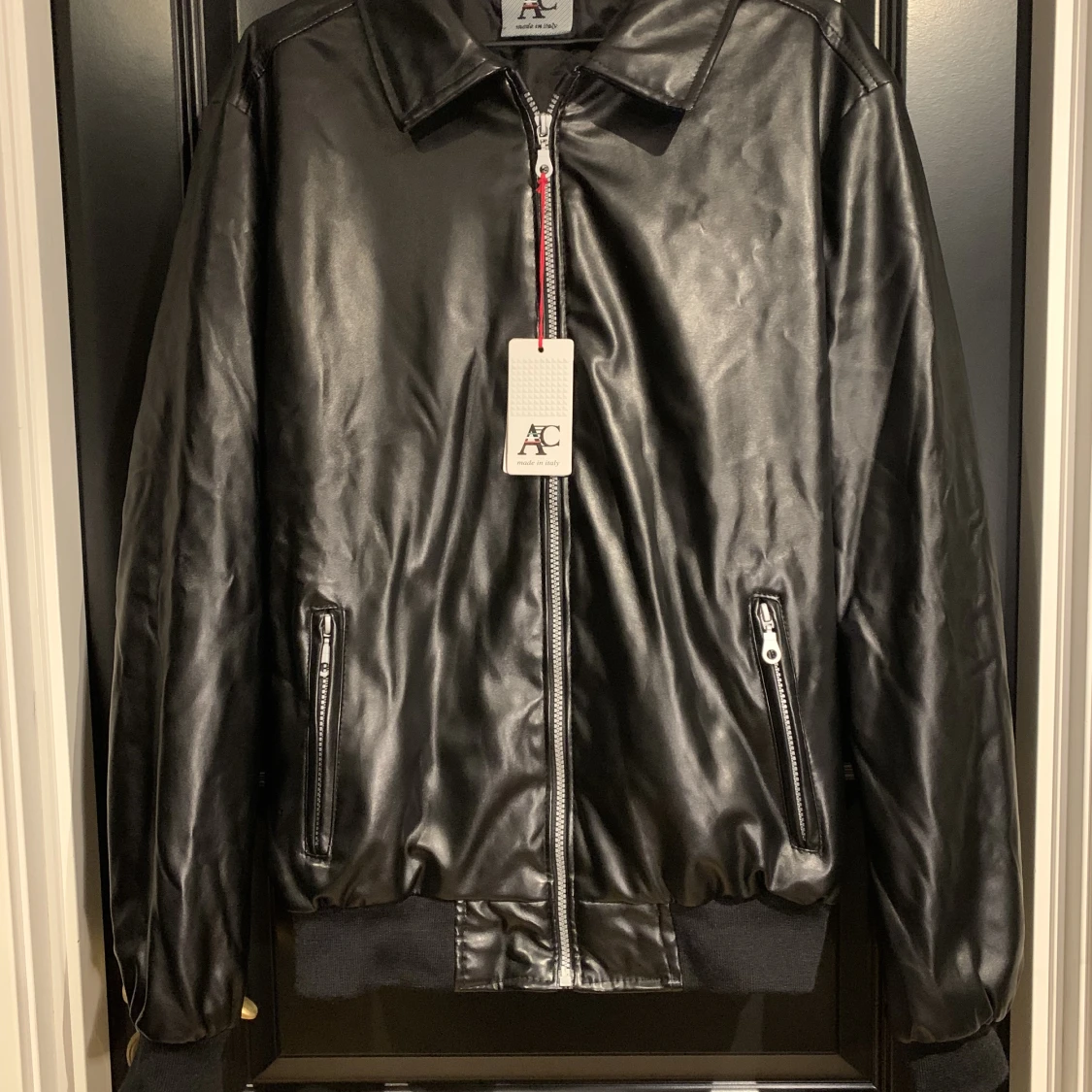 Snygg konstläder jacka