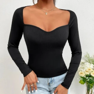 Shein tröja - Super fin tröja från shein som ser precis ut som på bilderna! Aldrig använd då jag inte passade i den här modellen av tröja! Säljer så någon annan kan få användning för den