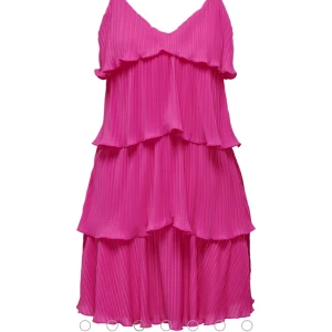 Festklänning  - Säljer denna snygga festklänningen som jag köpte i somras men aldrig använde, jättesnygg och jätteskön💓 perfekt på fest och även nyår!!