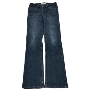 VINTAGE RAKA JEANS - S,36🩷rak modell, passar någon som är runt min längd 167/68. Bra skick! Säljer då de är för små för mig🥲