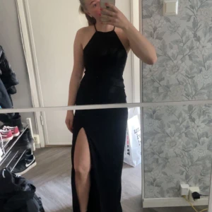 Balklänning  - Långklänning från Nelly, storlek xs, köptes inför balen men användes inte 