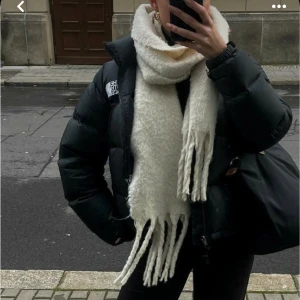 NORTH FACE JACKA - säljer min north face jacka som längre inte kommer till användning jag en en S o den sitter perfekt💕 pris kan diskuteras 