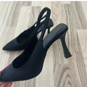 Svarta pumps - Svarta pumps, storlek 37💗 150kr + frakt