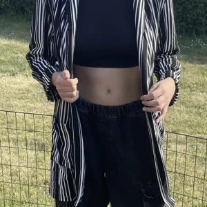 Randig kofta/kavaj - Väldigt snygg men inte min stil, i princip aldrig använd💕