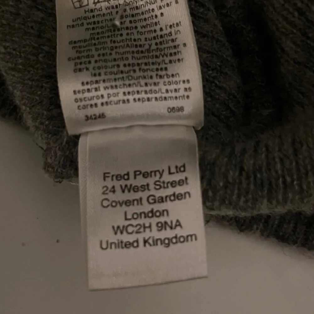 Tja, säljer en sällsynt Fred Perry mössa vid värde av 500kr! Mitt pris är 170. Har aldrig kom till användning! . Accessoarer.
